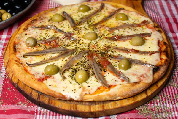 Mozzarella con anchoas de YOES, Trenque Lauquen